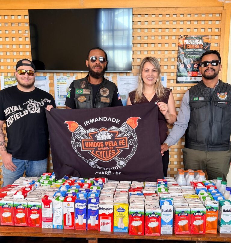 Fundo Social de Avaré recebe doação de 200 litros de leite do Moto Clube Unidos Pela Fé