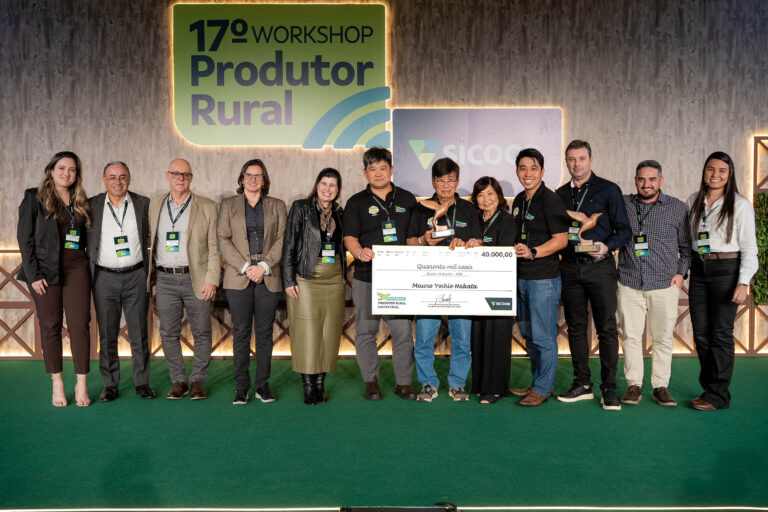 Mauro Nakata, de Fartura, é reconhecido pelo Sicoob no Prêmio Produtor Rural Sustentável